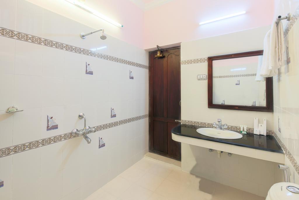 Treebo Moonlight Hotel Thiruvananthapuram Bagian luar foto